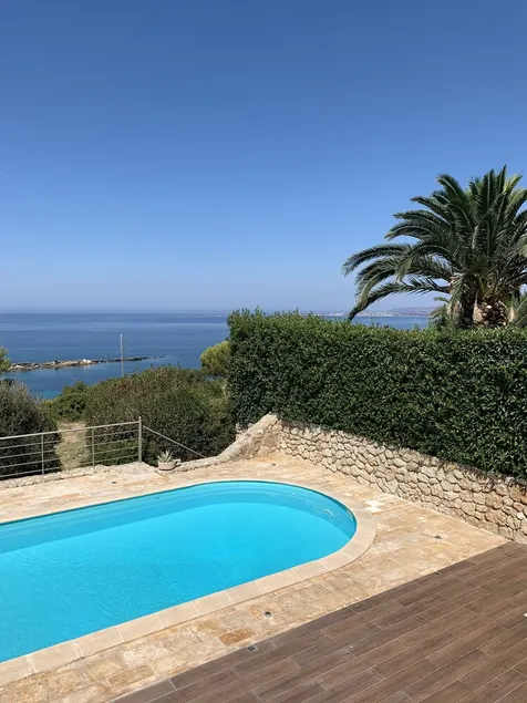Armorel Gold is a beautiful villa and studio in a fabulous location. - Image 1