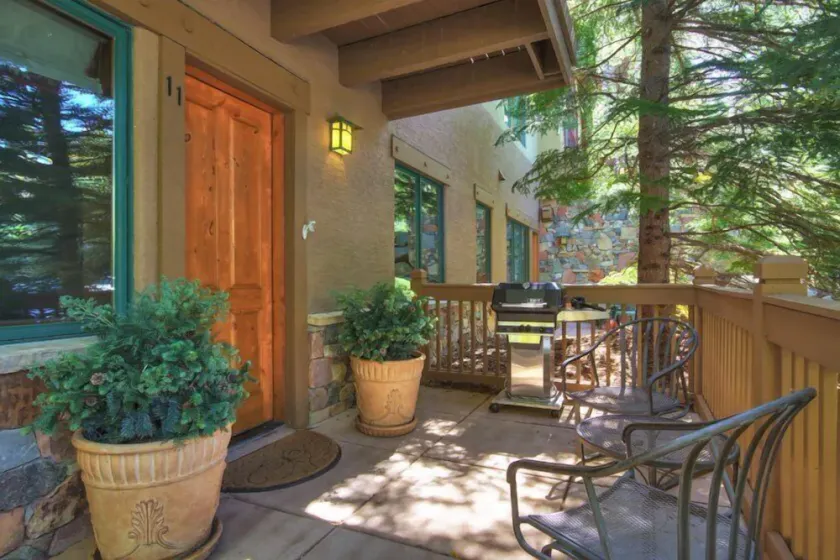 Cozy & Central Arrowhead Ge Townhome 2 Bedroom Condo by RedAwning - Image 1