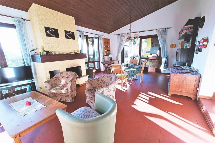 Holiday Home in Italy with Mountain Views - Image 1
