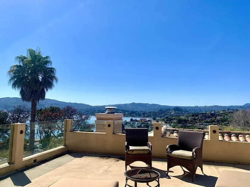 Take in the San Francisco views at this quiet oasis! - Image 1