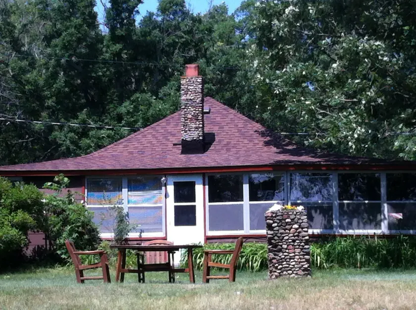 Charming 2-Bedroom Cabin with boathouse on Big Carnelian Lake in Stillwater - Image 1