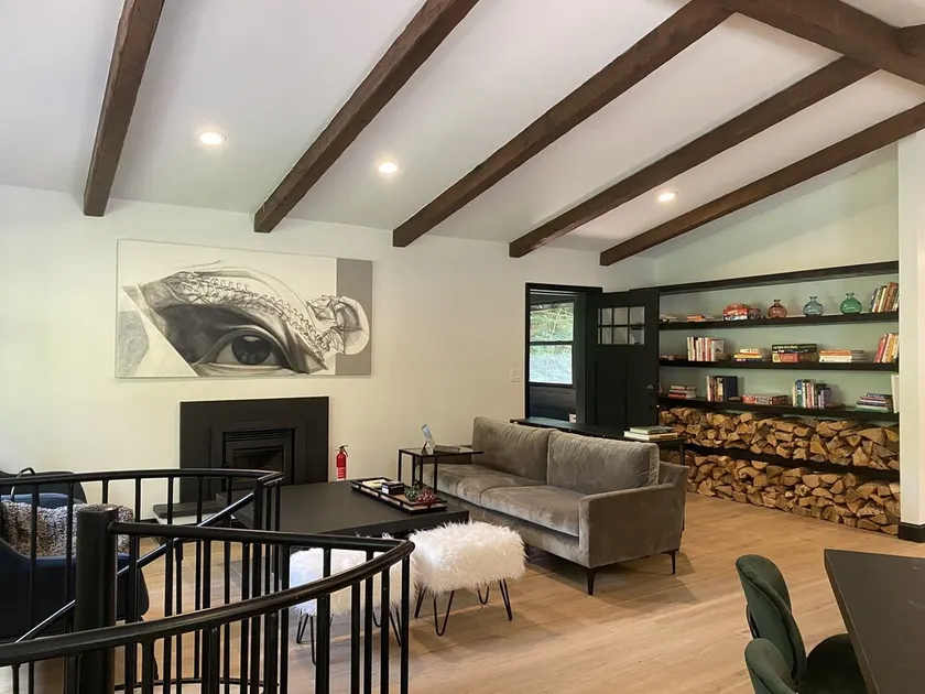 Uncluttered Elegance Hunter Retreat  - Image 1