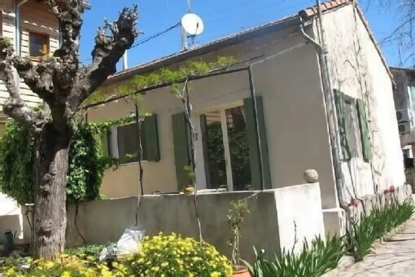 Hus med skyggefuld terrasse og valgfri spa på NÎMES - Image 1