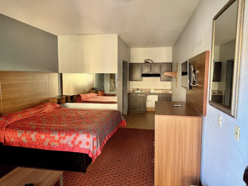 Budget Host Inn Stafford - Houston - Image 1