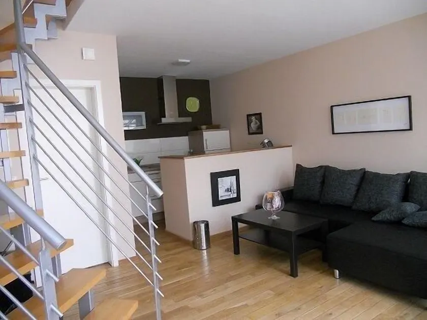 central - modern - comfortable - Image 1