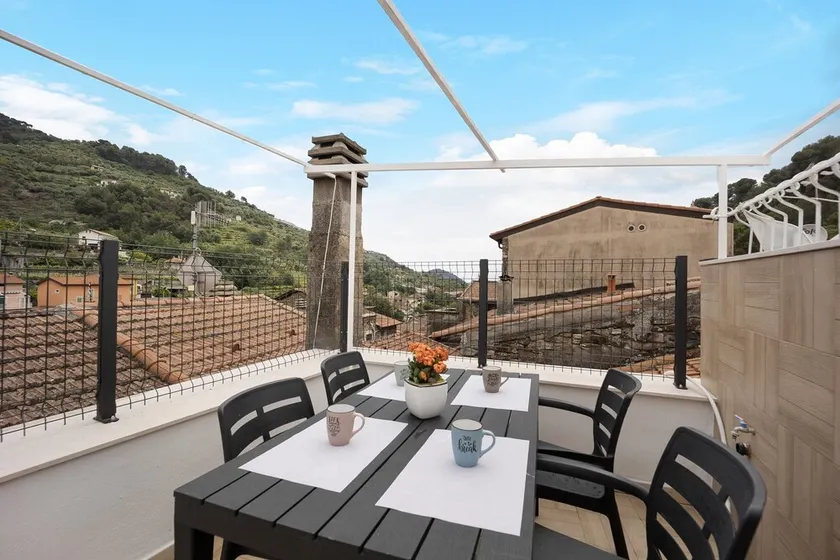 Apartamento vacacional 'Dolce Soggiorno - Soldano' con vistas al mar, terraza y Wi-Fi - Image 1