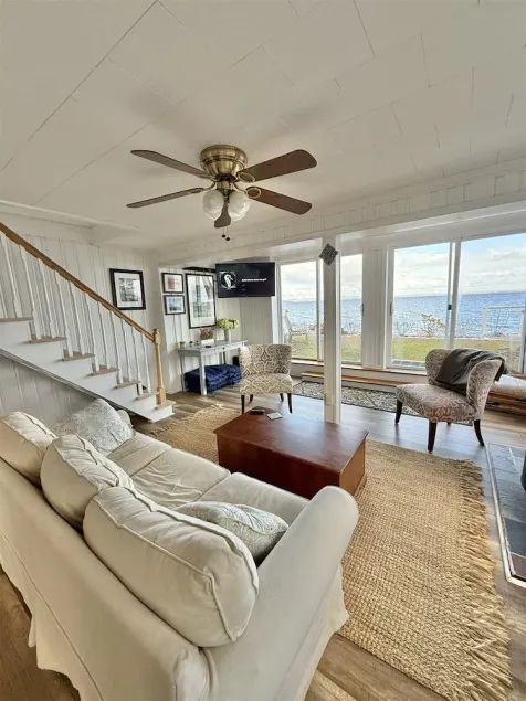 Grandview Lakefront Limit 9 4 Bedroom Home - Image 1