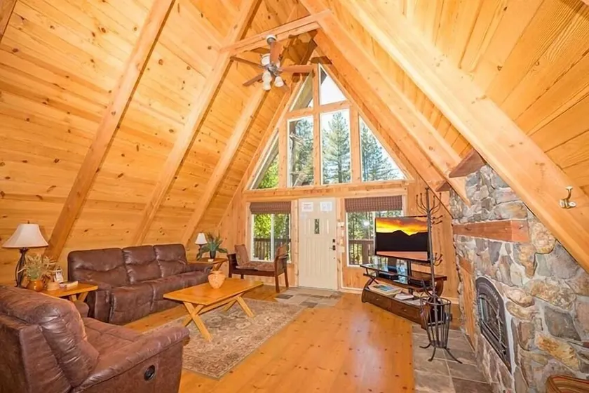 3614 Saddle Road 3 Bedroom Cabin by RedAwning - Image 1