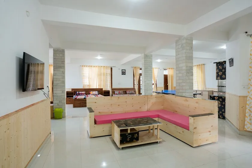 A modern and independent house Near Shimla. Sunset view - Image 1
