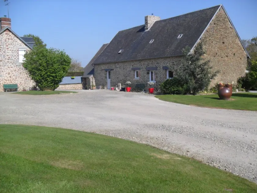Peaceful countryside, 7 km from Mont Saint Michel - Image 1