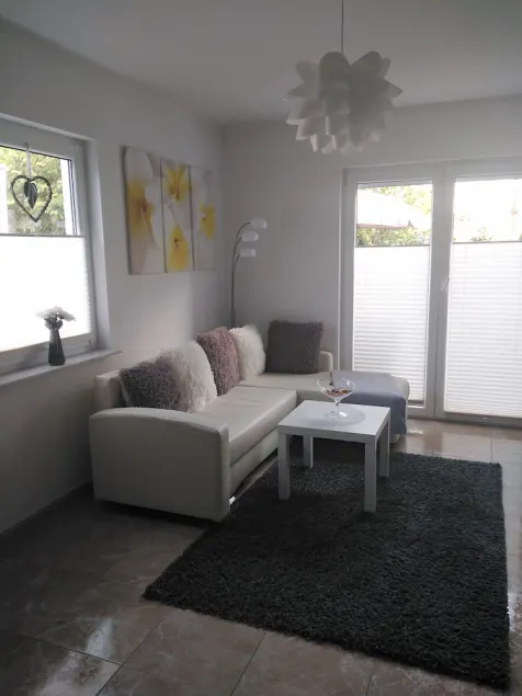 Bright and friendly maisonette apartment - Image 1