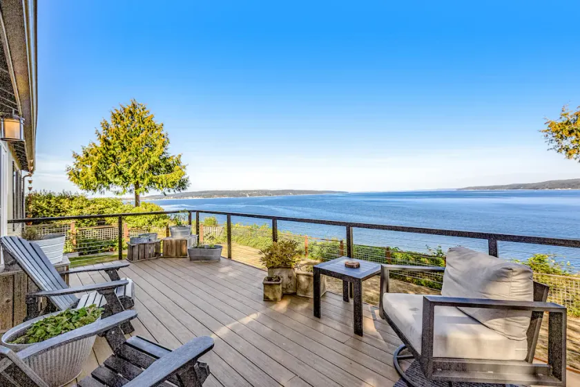 Waterfront gem w/ocean view, large deck, yard, beach access, WiFi - dog-friendly - Image 1