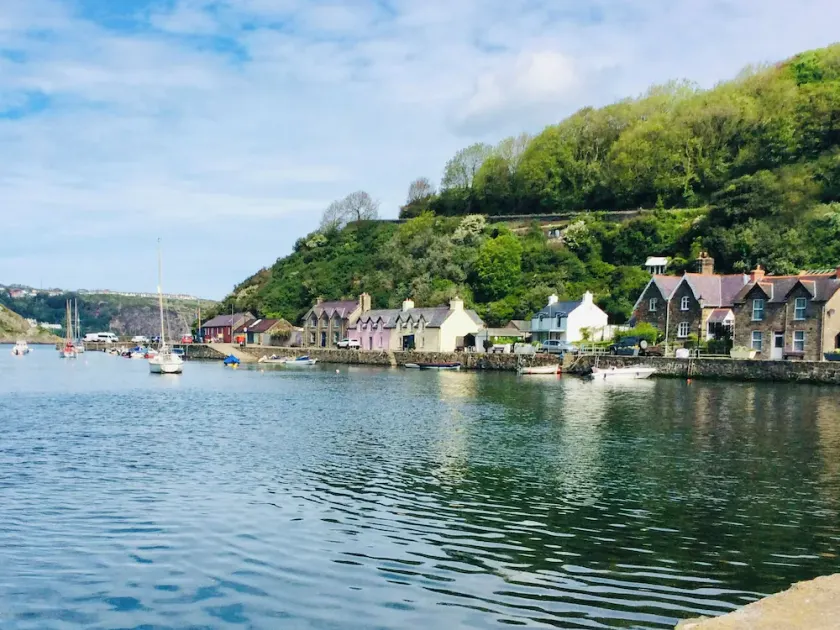 2 bedroom accommodation in Fishguard - Image 1