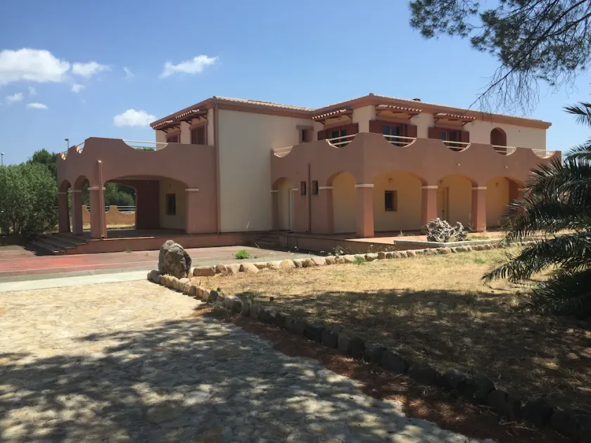Moradia individual com campo de ténis e jardim - Image 1