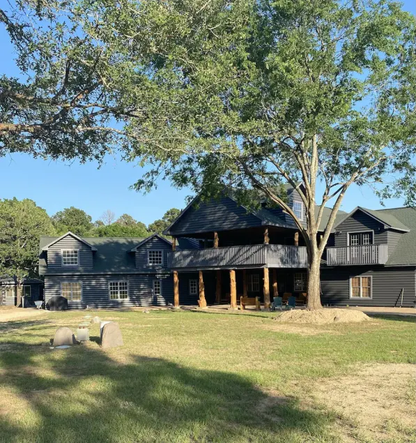 Burn Valley Lodge is a spacious and fun 'resort style' place on 100 Acres - Image 1