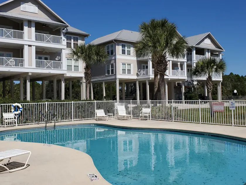 Spacious Condo with beautiful view 3 bedroom/2.5 bathroom - Image 1