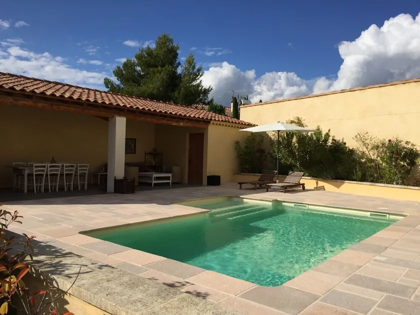 Ved foden af ​​Luberon, smukke provencalsk hus og udsigt over Luberon - Image 1