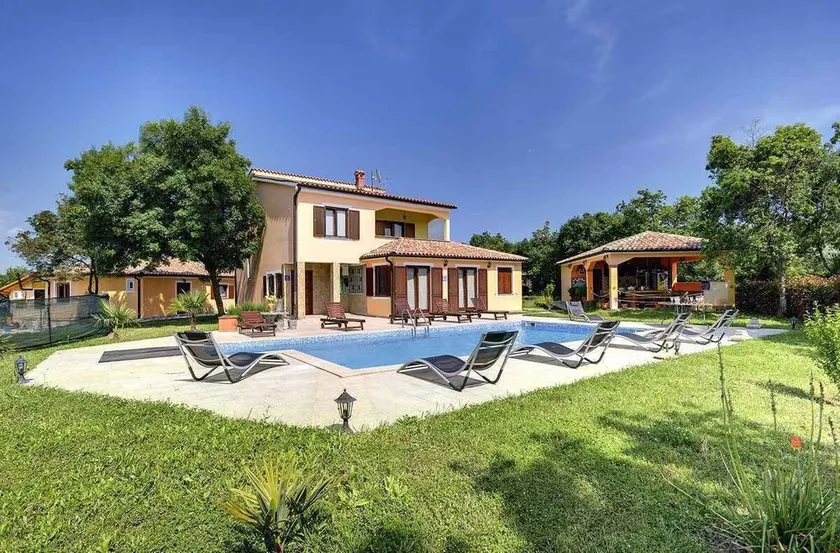Villa with pool, sauna and fitness - Image 1