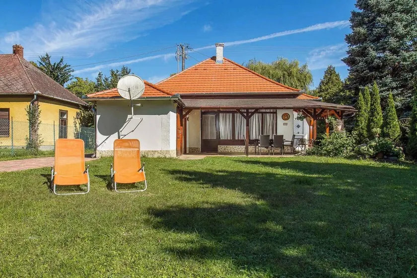 Holiday home neat with large garden - Image 1