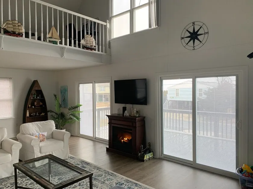 One minute walk to the beach! Family friendly. Beautiful sunrise/sunset views! - Image 1