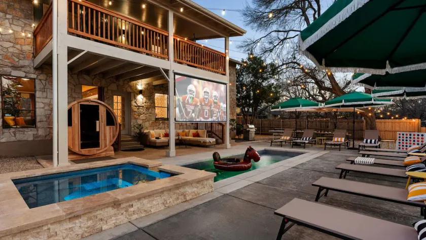 5BR Oasis w Pool Spa Sauna & Fire Pit - Image 1