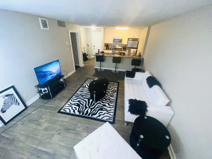 Luxury Condo in prime location  - Image 1