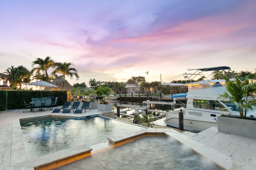 Spectacular waterfront Home! Pool and Hot tub - Image 1