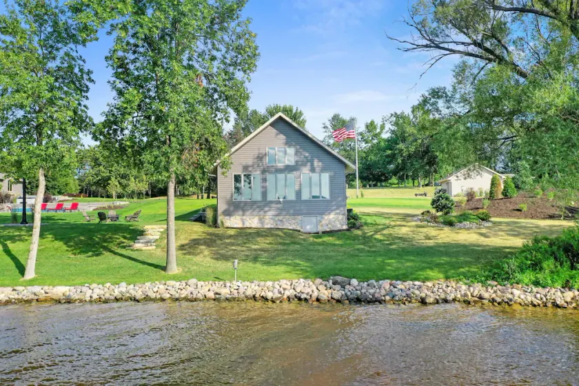 Cabin Getaway on Lake Noquebay - Image 1