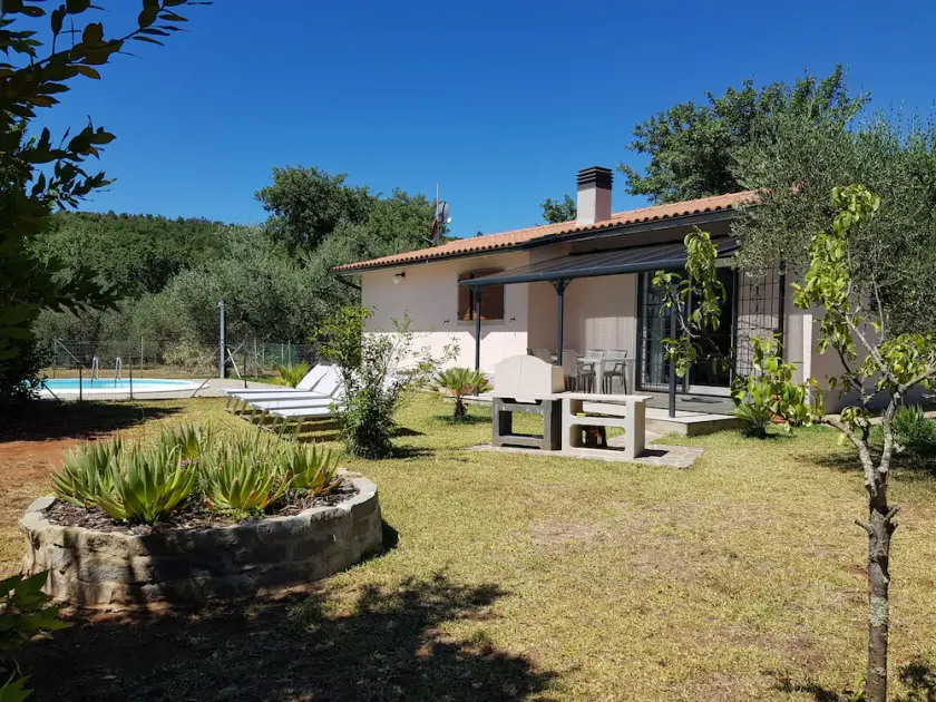 bezauberndes Landhaus, grosser Garten, Privatpool,Alleinlage - Image 1