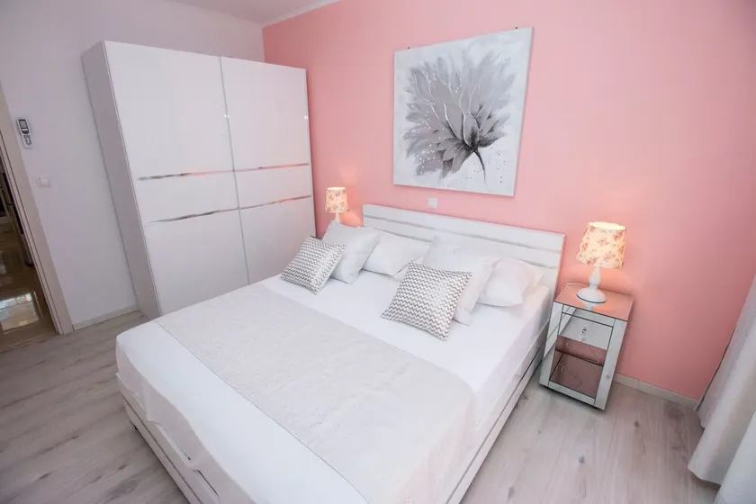 tipo de propiedad es apartamento en casa. El apartamento es para 4 personas. - Image 1