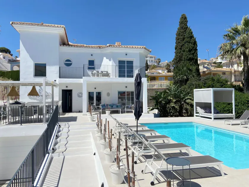 A stunning villa in Riviera del Sol just a 7 minute stroll to the beach & bars - Image 1
