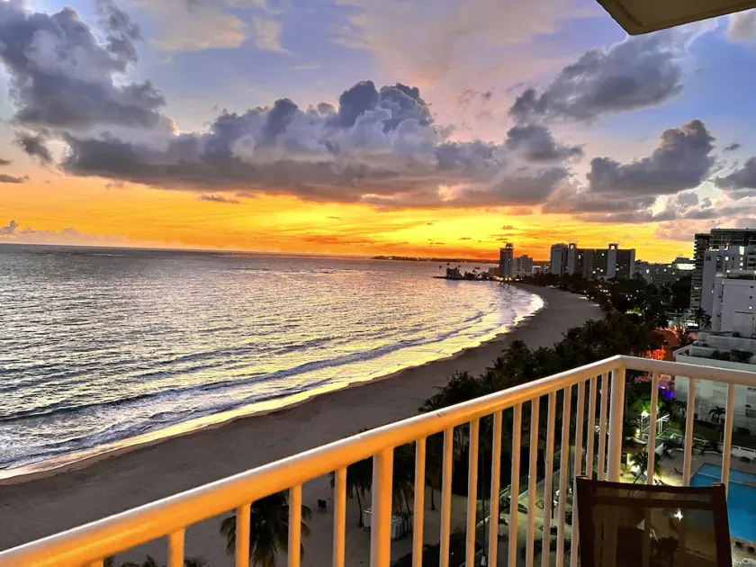 Breathtaking Ocean view 14th floor condo, 10 minutes from the airport - Image 1