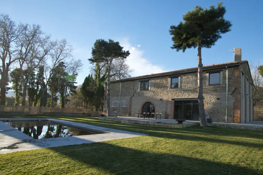 Beautiful house between vineyards and orchards - Image 1