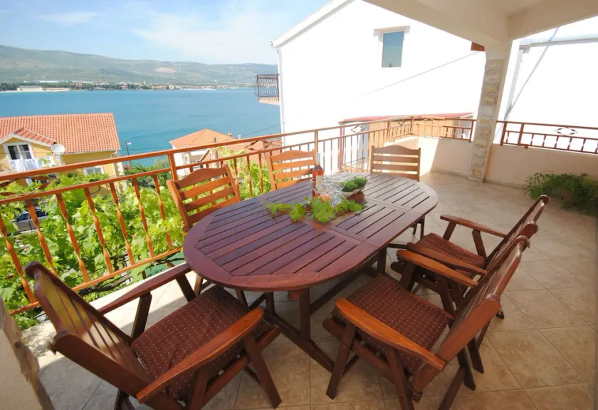 Serenade apartment with bay view - Image 1