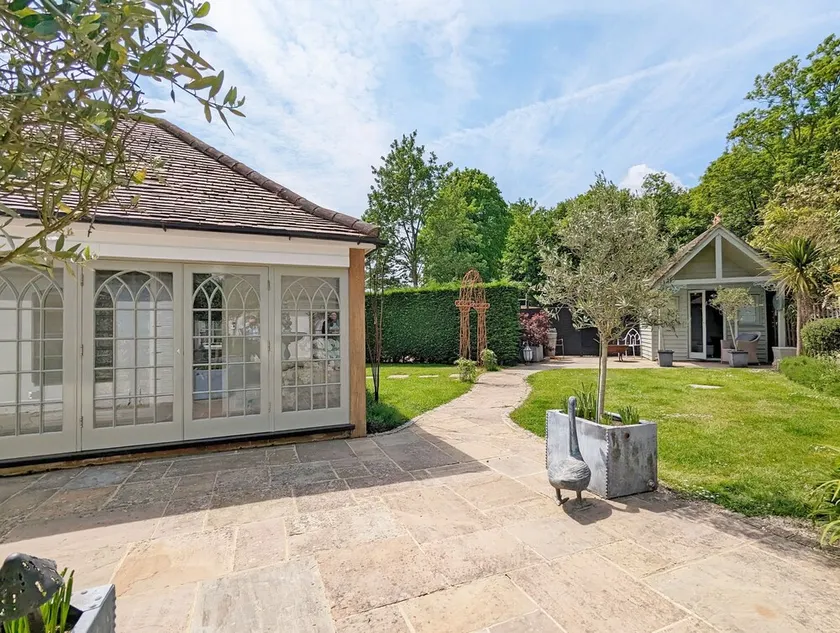 Chichester Lodge -  a cottage that sleeps 8 guests  in 4 bedrooms - Image 1