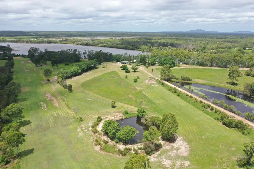 WaterviewCottage river front accommodation<br>1086 coast road Baffle Creek - Image 1