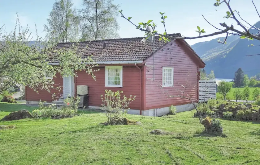 Nice Home In Hovsherad With House Sea View - Image 1