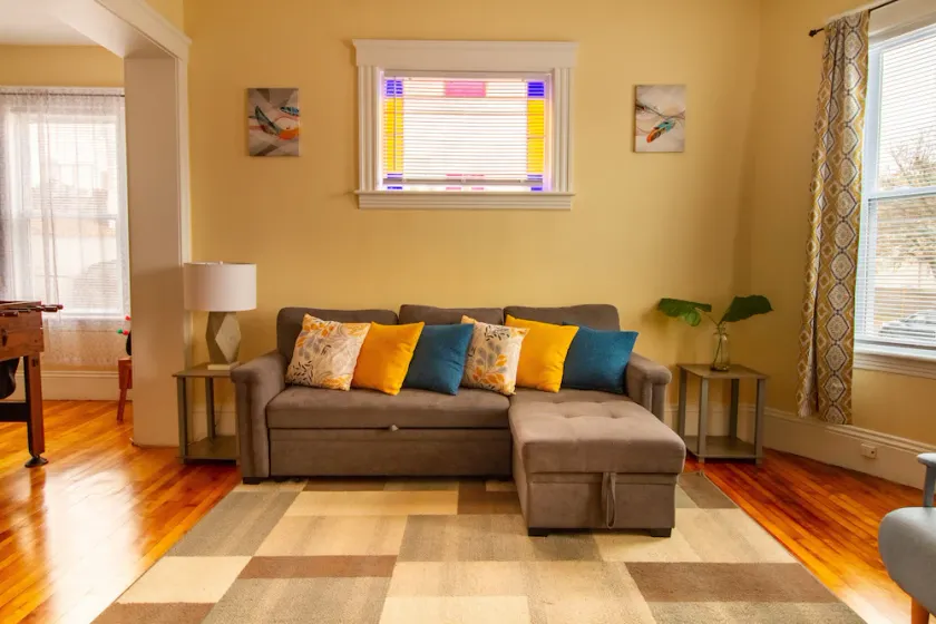 Spacious family friendly 3BR 1st FL apt. Kelly SQ, collages & universities  - Image 1