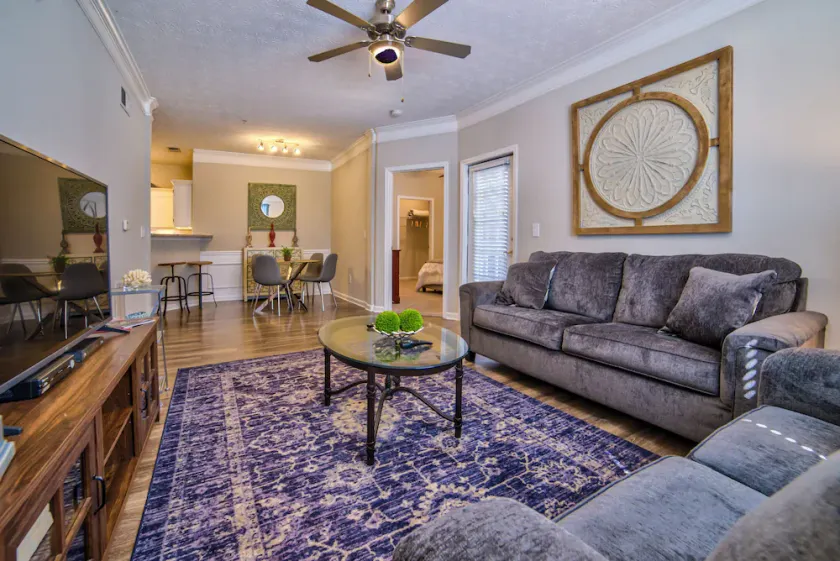 Luxury & Convenience near LakePoint and Downtown Cartersville - Image 1