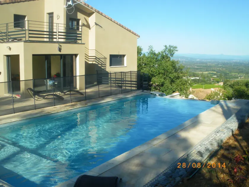 Newly built, secluded villa with a pool—sleeps 8 to 12—sauna—air conditioning - Image 1