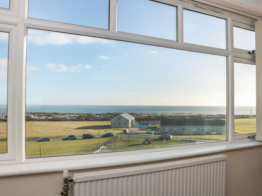 LIGHTHOUSE VIEW, country holiday cottage in Portland Bill - Image 1