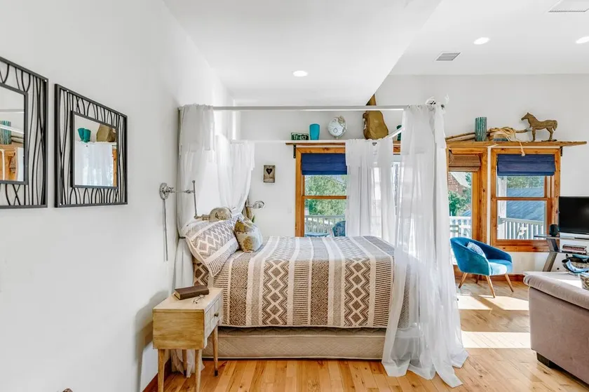 Chic Downtown Loft W / Great Views! - Image 1