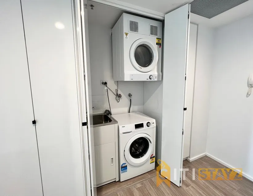 Light & Lovely in Canberra's CBD - 1BR Apt w/Carsp - Image 1