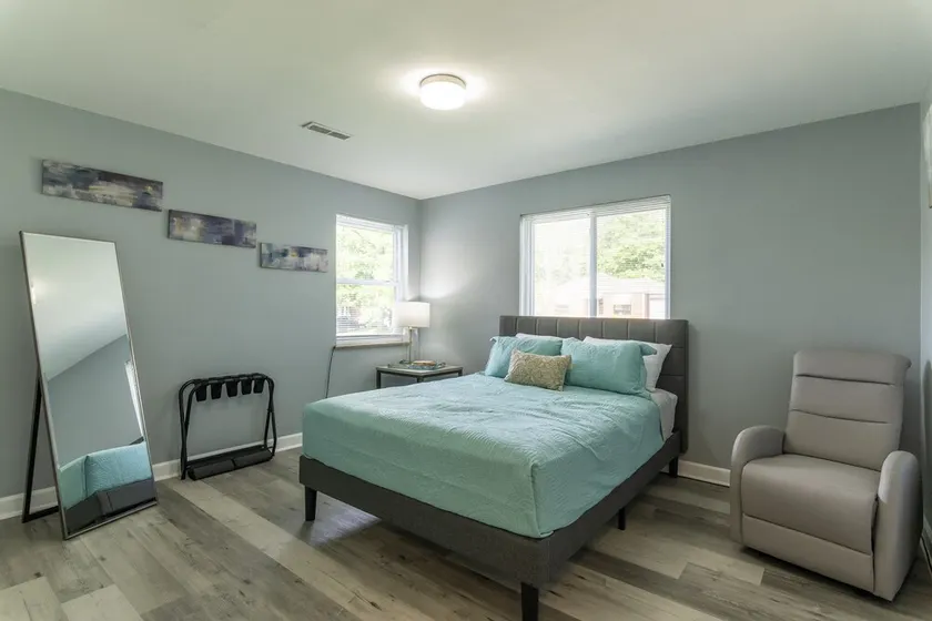 Lovely 2 bedroom home in a quiet safe neighborhood - Image 1