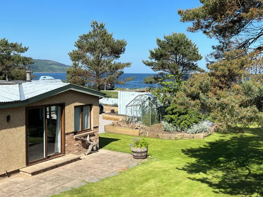 Seaside cottage by a sandy beach - dolphins, golf, near Inverness and Loch Ness - Image 1