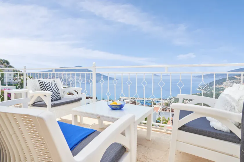 Mavi Kelebek is a lovely 2 bed apartment with shared pool and sea views - Image 1