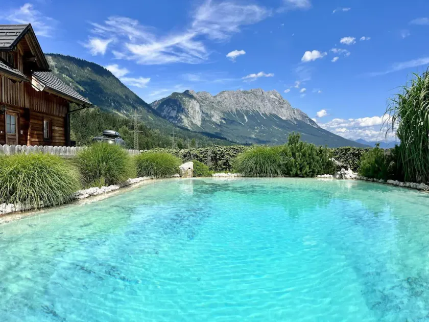 Cosy apartment in villa for 18 people with pool, WIFI, TV, terrace and pets allowed - Image 1