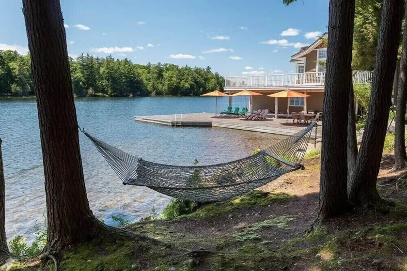 Sandy Shores am Lake Joseph ~ Luxusferienhaus & Bootshaus - Image 1