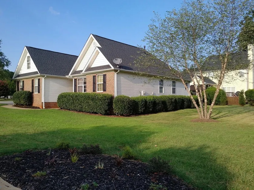 Cozy Peaceful Home Sleeps up to 11 Top-Rated for 8 years 5 min to GSP, BMW - Image 1
