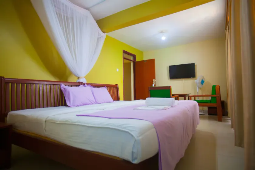 Everest House Hotel - Image 1